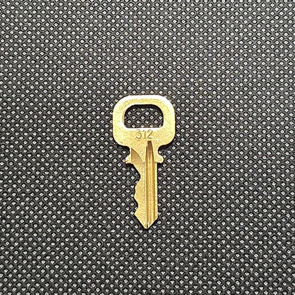 Louis Vuitton Lock and Key ( #312 ) - Picture 3 of 3